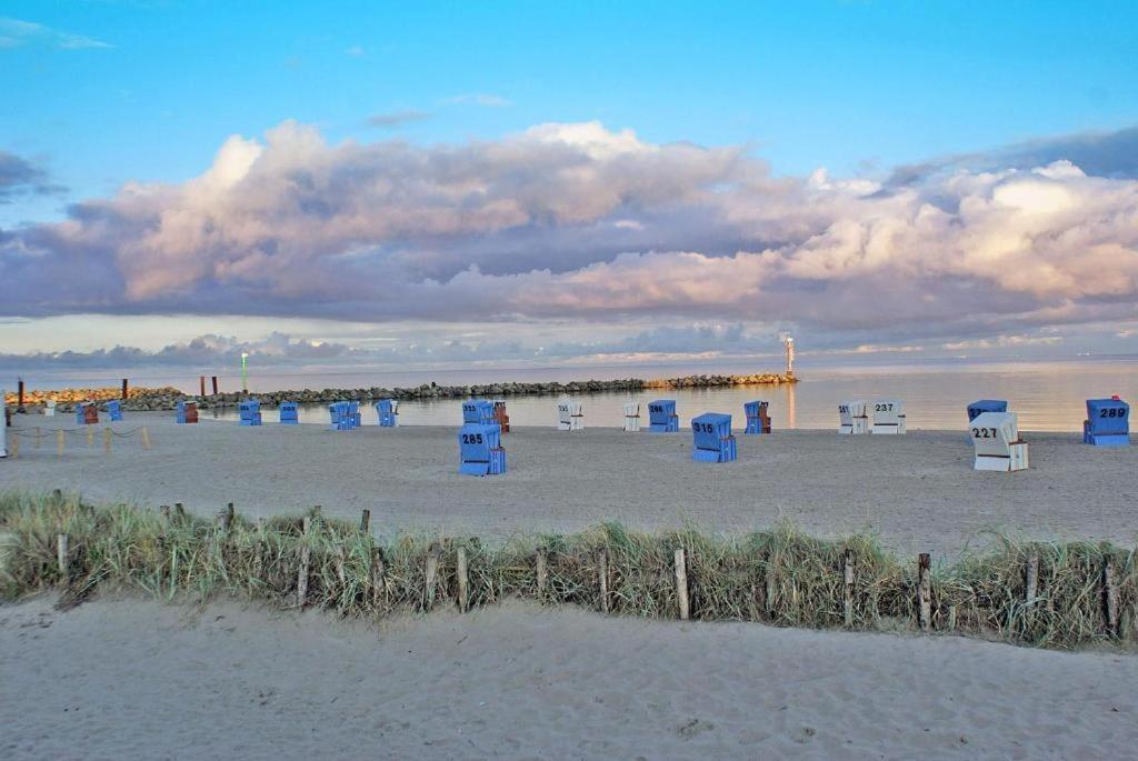 Luett Hus - Zeltdachhaus In Strandnaehe Damp Bagian luar foto